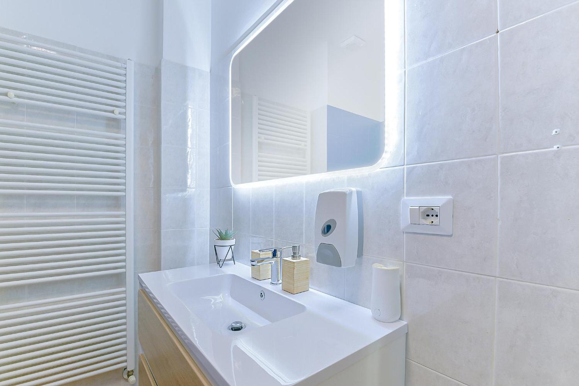 Апартаменты Taron House - Bologna Center Station & Fiera Экстерьер фото